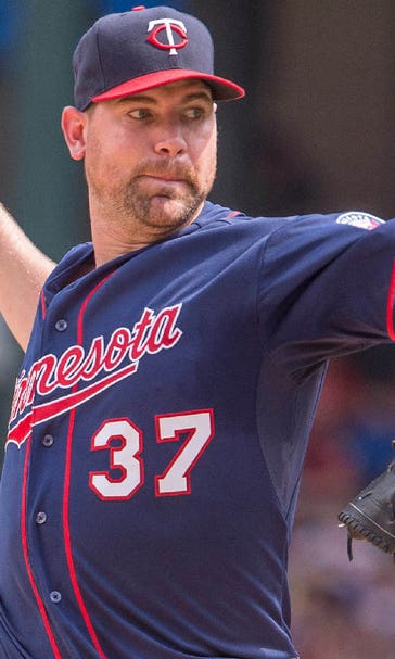 Rangers rough up Twins, 11-7
